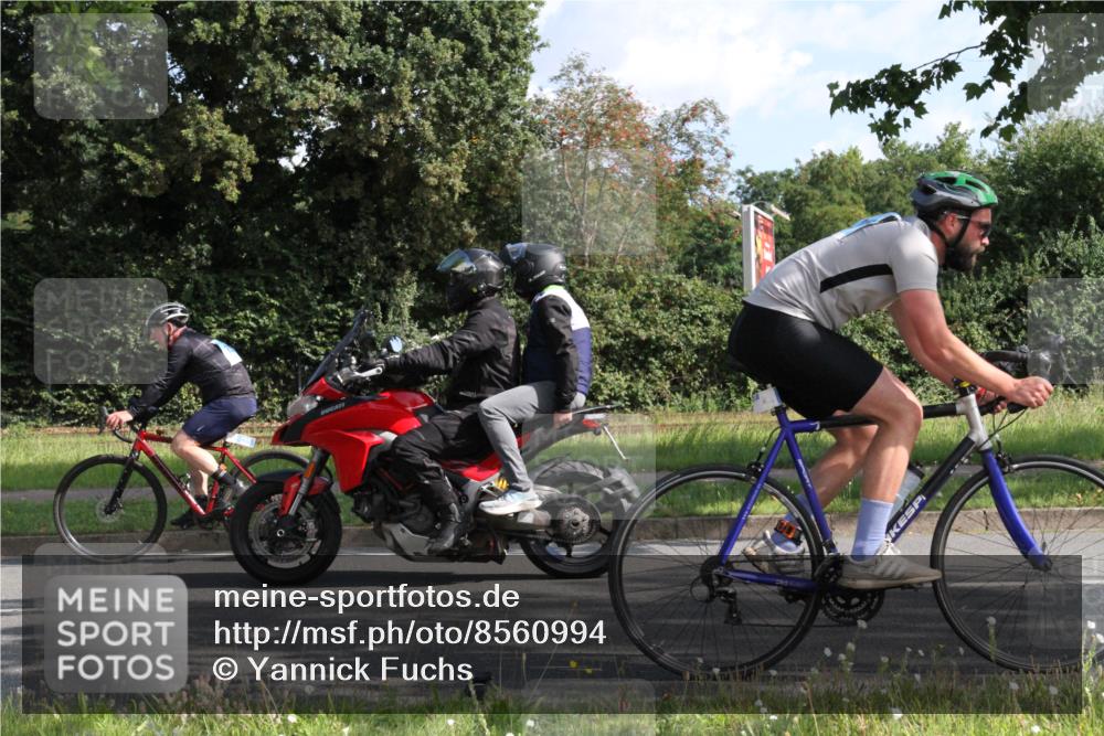 10.08.2025 - GEWOBA Citytriathlon Bremen Yannick Fuchs http://msf.ph/oto/8560994 10.08.2025 10:39:17 Radfahren 35, 107, 111, 165, 215, 233, 440, 472, 481, 499 meine-sportfotos.de
