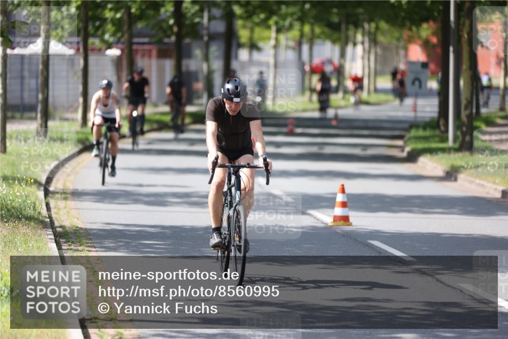 10.08.2025 - GEWOBA Citytriathlon Bremen Yannick Fuchs http://msf.ph/oto/8560995 10.08.2025 14:20:49 Radfahren 11, 56, 61, 69, 73, 110, 142, 145, 157, 216, 229, 266, 272, 274, 281, 312 meine-sportfotos.de