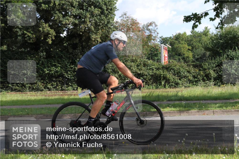 10.08.2025 - GEWOBA Citytriathlon Bremen Yannick Fuchs http://msf.ph/oto/8561008 10.08.2025 10:39:18 Radfahren 35, 107, 111, 165, 215, 233, 440, 472, 481 meine-sportfotos.de