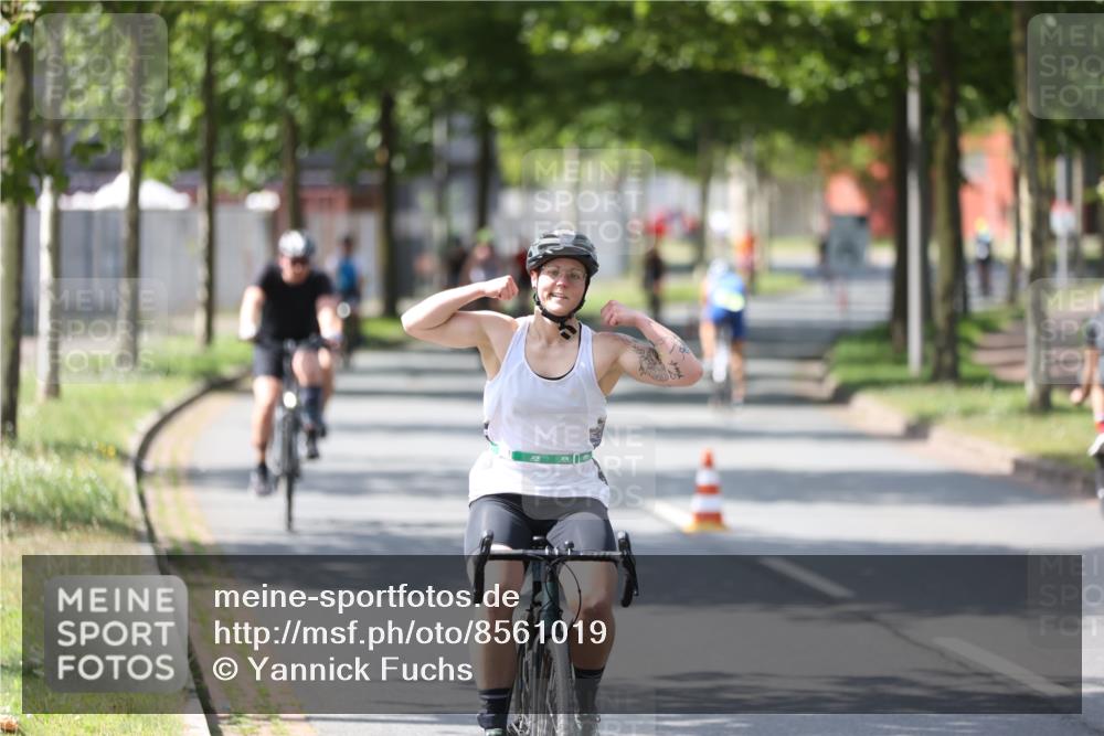 10.08.2025 - GEWOBA Citytriathlon Bremen Yannick Fuchs http://msf.ph/oto/8561019 10.08.2025 14:20:53 Radfahren 11, 19, 56, 61, 73, 110, 142, 145, 157, 191, 216, 229, 266, 272, 281, 312 meine-sportfotos.de