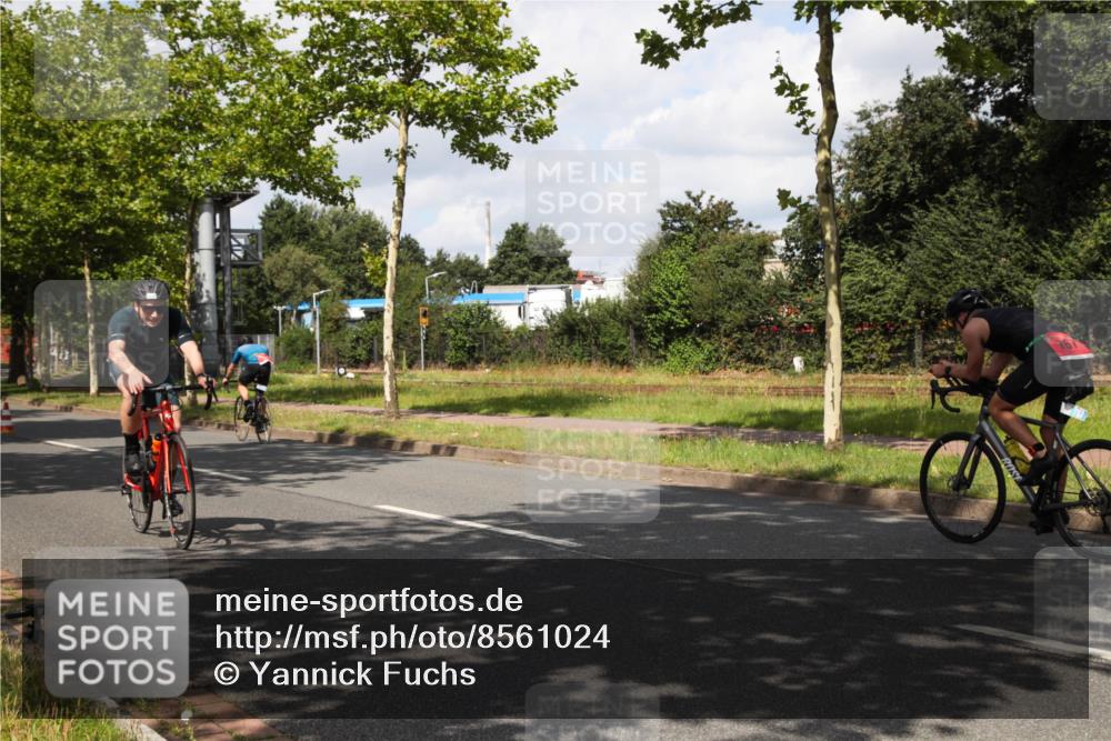 10.08.2025 - GEWOBA Citytriathlon Bremen Yannick Fuchs http://msf.ph/oto/8561024 10.08.2025 12:12:11 Radfahren 576, 605, 667, 751, 799, 816, 907, 1003 meine-sportfotos.de