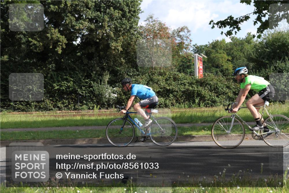 10.08.2025 - GEWOBA Citytriathlon Bremen Yannick Fuchs http://msf.ph/oto/8561033 10.08.2025 10:39:24 Radfahren 35, 95, 107, 165, 185, 215, 233, 435, 436, 440, 453, 481 meine-sportfotos.de