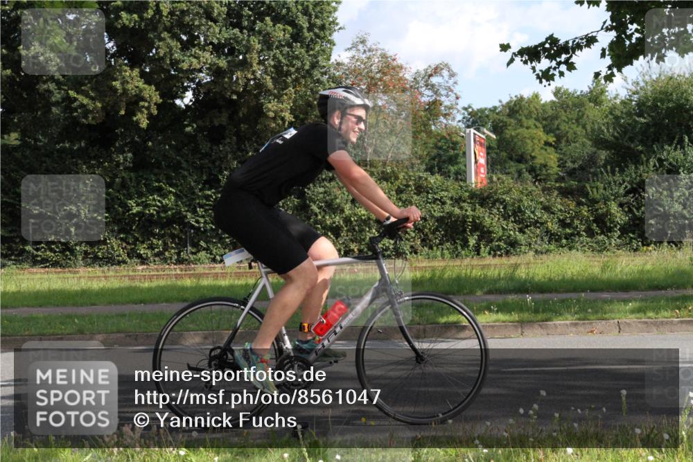 10.08.2025 - GEWOBA Citytriathlon Bremen Yannick Fuchs http://msf.ph/oto/8561047 10.08.2025 10:39:27 Radfahren 35, 87, 95, 107, 165, 185, 215, 221, 233, 374, 435, 436, 440, 453, 481 meine-sportfotos.de