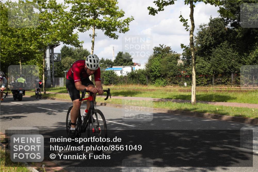 10.08.2025 - GEWOBA Citytriathlon Bremen Yannick Fuchs http://msf.ph/oto/8561049 10.08.2025 12:12:33 Radfahren 692, 769, 851, 875, 932, 1012 meine-sportfotos.de
