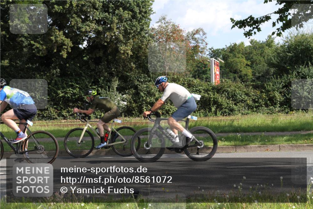 10.08.2025 - GEWOBA Citytriathlon Bremen Yannick Fuchs http://msf.ph/oto/8561072 10.08.2025 10:39:30 Radfahren 59, 87, 95, 107, 165, 185, 209, 221, 233, 374, 435, 436, 440, 453, 481 meine-sportfotos.de