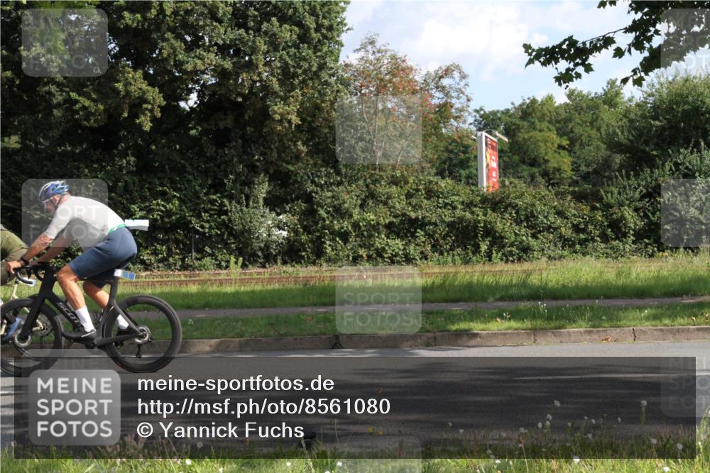 10.08.2025 - GEWOBA Citytriathlon Bremen Yannick Fuchs http://msf.ph/oto/8561080 10.08.2025 10:39:30 Radfahren 59, 87, 95, 107, 165, 185, 209, 221, 233, 374, 435, 436, 440, 453, 481 meine-sportfotos.de