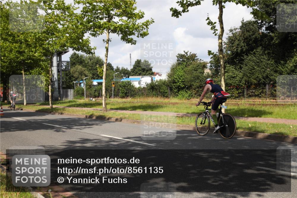 10.08.2025 - GEWOBA Citytriathlon Bremen Yannick Fuchs http://msf.ph/oto/8561135 10.08.2025 12:13:27 Radfahren 552, 612, 649, 760, 770, 774, 916, 1013, 1026 meine-sportfotos.de