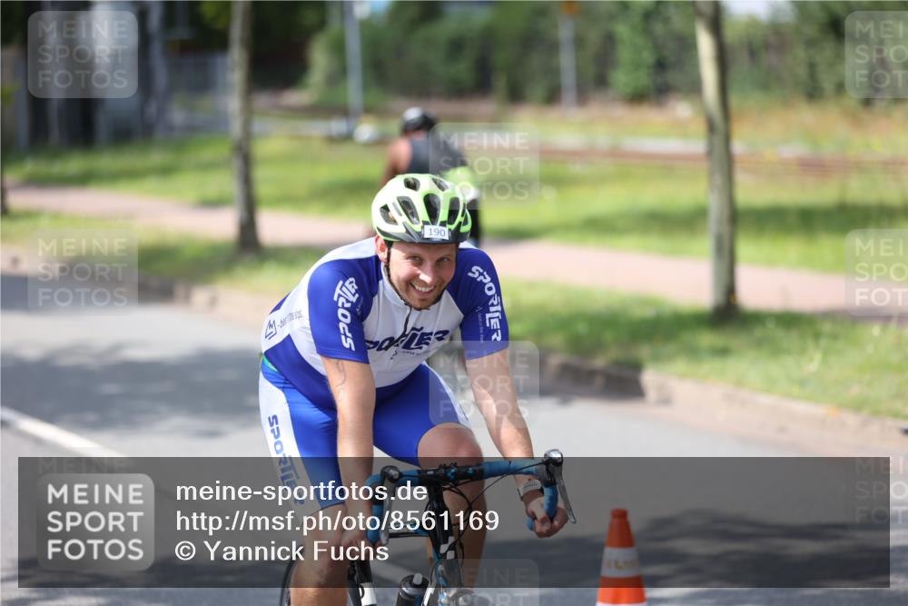 10.08.2025 - GEWOBA Citytriathlon Bremen Yannick Fuchs http://msf.ph/oto/8561169 10.08.2025 14:21:24 Radfahren 6, 177 meine-sportfotos.de