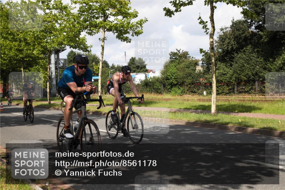 10.08.2025 - GEWOBA Citytriathlon Bremen Yannick Fuchs http://msf.ph/oto/8561178 10.08.2025 12:13:47 Radfahren 552, 568, 590, 612, 621, 649, 664, 733, 770, 776, 823, 863, 916, 1017 meine-sportfotos.de