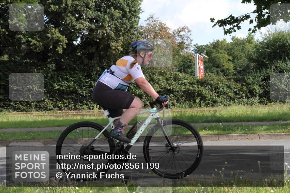 10.08.2025 - GEWOBA Citytriathlon Bremen Yannick Fuchs http://msf.ph/oto/8561199 10.08.2025 10:39:47 Radfahren 55, 57, 59, 77, 87, 95, 143, 185, 193, 201, 209, 221, 374, 398, 435, 436, 496 meine-sportfotos.de