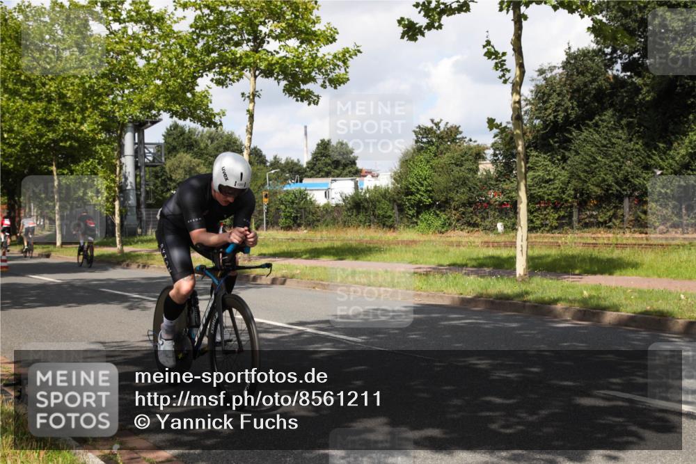 10.08.2025 - GEWOBA Citytriathlon Bremen Yannick Fuchs http://msf.ph/oto/8561211 10.08.2025 12:14:07 Radfahren 587, 590, 615, 616, 630, 689, 733, 788, 793, 863, 873, 950, 951, 1030 meine-sportfotos.de