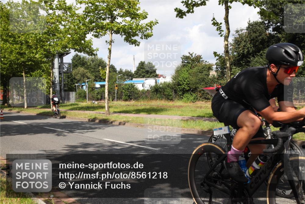 10.08.2025 - GEWOBA Citytriathlon Bremen Yannick Fuchs http://msf.ph/oto/8561218 10.08.2025 12:14:09 Radfahren 587, 590, 615, 616, 630, 689, 788, 793, 801, 873, 950, 951, 1030 meine-sportfotos.de