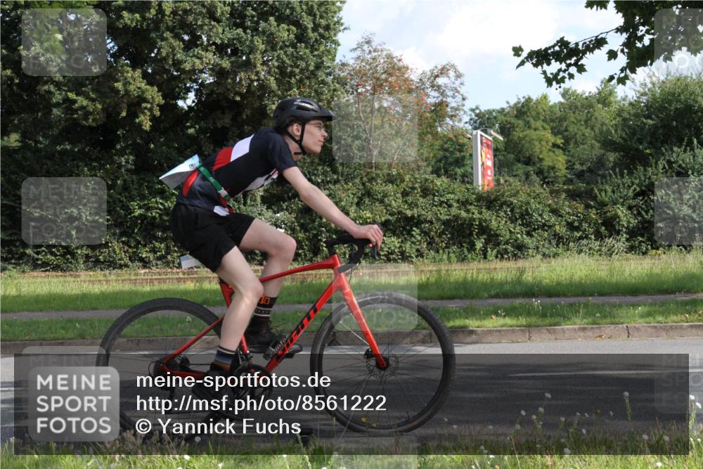 10.08.2025 - GEWOBA Citytriathlon Bremen Yannick Fuchs http://msf.ph/oto/8561222 10.08.2025 10:39:48 Radfahren 55, 57, 59, 77, 87, 95, 143, 193, 201, 209, 221, 374, 398, 435, 436, 496 meine-sportfotos.de