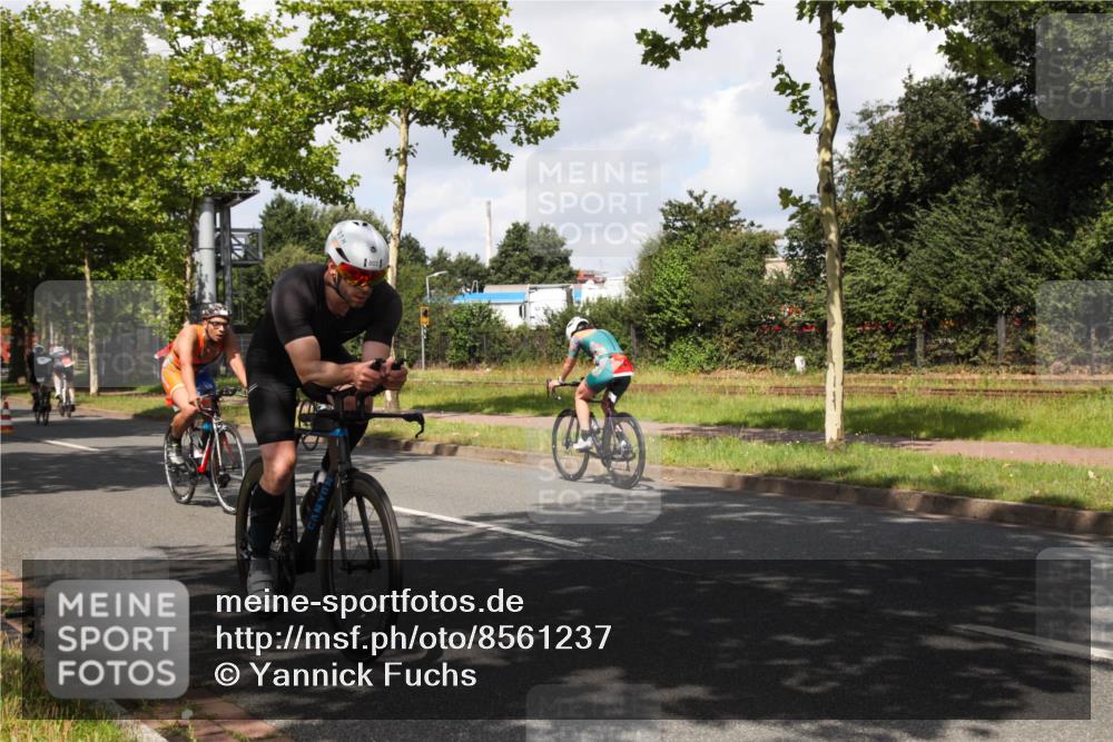 10.08.2025 - GEWOBA Citytriathlon Bremen Yannick Fuchs http://msf.ph/oto/8561237 10.08.2025 12:14:20 Radfahren 587, 615, 616, 630, 655, 681, 708, 735, 788, 793, 801, 888, 1030 meine-sportfotos.de