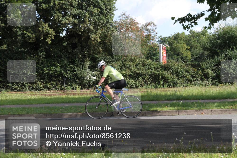 10.08.2025 - GEWOBA Citytriathlon Bremen Yannick Fuchs http://msf.ph/oto/8561238 10.08.2025 10:39:52 Radfahren 55, 57, 59, 77, 143, 193, 201, 209, 398, 496 meine-sportfotos.de