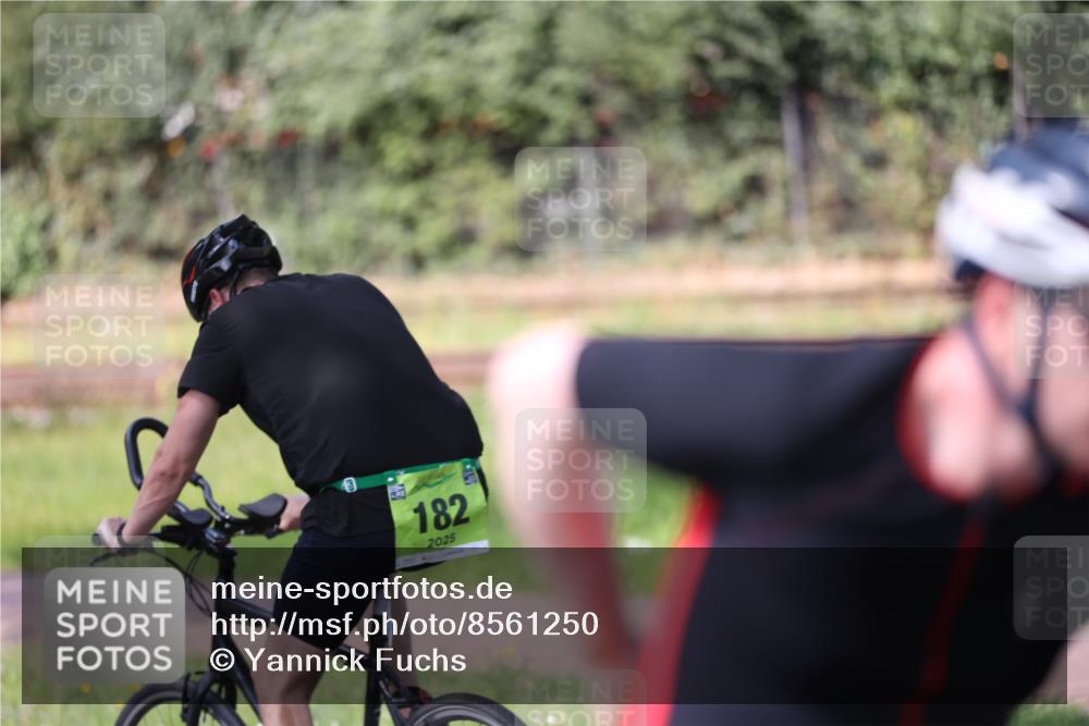 10.08.2025 - GEWOBA Citytriathlon Bremen Yannick Fuchs http://msf.ph/oto/8561250 10.08.2025 14:21:53 Radfahren 140, 160, 211, 253, 283, 334 meine-sportfotos.de