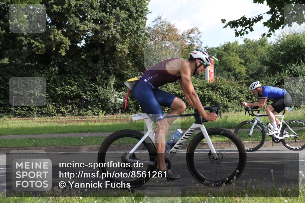 10.08.2025 - GEWOBA Citytriathlon Bremen Yannick Fuchs http://msf.ph/oto/8561261 10.08.2025 10:39:59 Radfahren 55, 57, 61, 77, 79, 91, 143, 227, 398, 496 meine-sportfotos.de