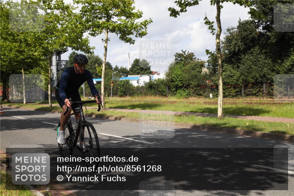 10.08.2025 - GEWOBA Citytriathlon Bremen Yannick Fuchs http://msf.ph/oto/8561268 10.08.2025 12:14:43 Radfahren 632, 635, 657, 736, 738, 806, 838, 857, 895, 897 meine-sportfotos.de