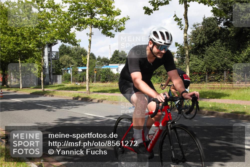 10.08.2025 - GEWOBA Citytriathlon Bremen Yannick Fuchs http://msf.ph/oto/8561272 10.08.2025 12:14:47 Radfahren 551, 627, 632, 635, 657, 736, 806, 826, 838, 857, 895, 897, 1020 meine-sportfotos.de