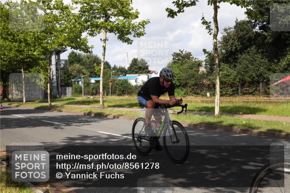 10.08.2025 - GEWOBA Citytriathlon Bremen Yannick Fuchs http://msf.ph/oto/8561278 10.08.2025 12:14:54 Radfahren 551, 627, 635, 657, 736, 826, 857, 895, 897, 1020 meine-sportfotos.de