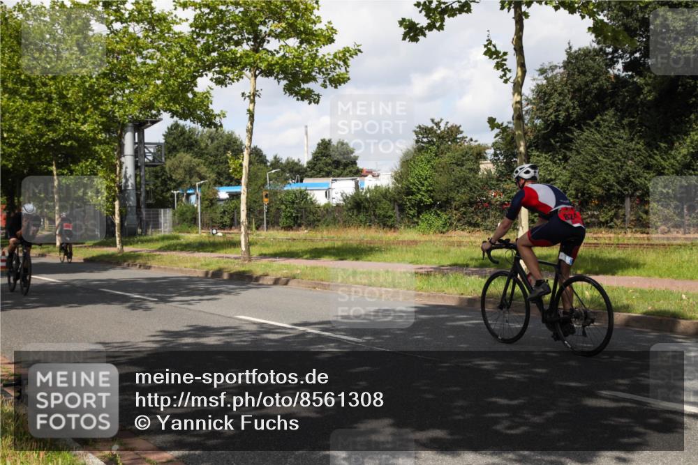 10.08.2025 - GEWOBA Citytriathlon Bremen Yannick Fuchs http://msf.ph/oto/8561308 10.08.2025 12:15:05 Radfahren 551, 564, 627, 657, 753, 826, 852, 857, 876, 895, 897, 947, 959, 1011, 1020 meine-sportfotos.de