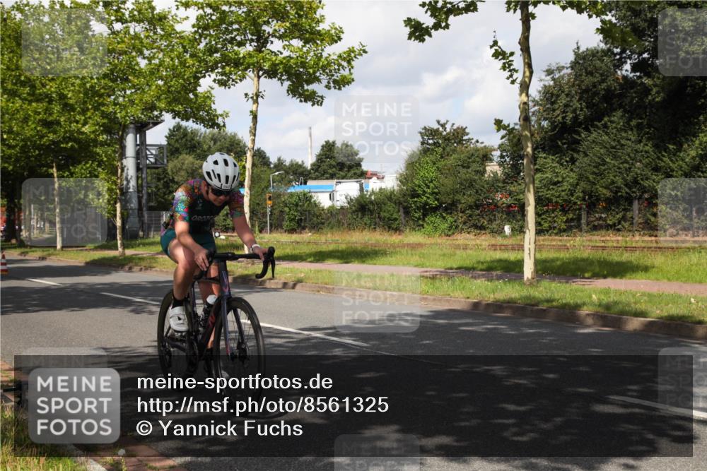 10.08.2025 - GEWOBA Citytriathlon Bremen Yannick Fuchs http://msf.ph/oto/8561325 10.08.2025 12:15:13 Radfahren 564, 591, 643, 753, 852, 876, 947, 959, 1011 meine-sportfotos.de