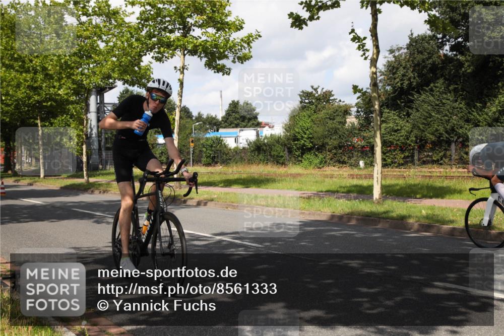 10.08.2025 - GEWOBA Citytriathlon Bremen Yannick Fuchs http://msf.ph/oto/8561333 10.08.2025 12:15:22 Radfahren 564, 591, 643, 834, 852, 858, 876, 947, 1011 meine-sportfotos.de