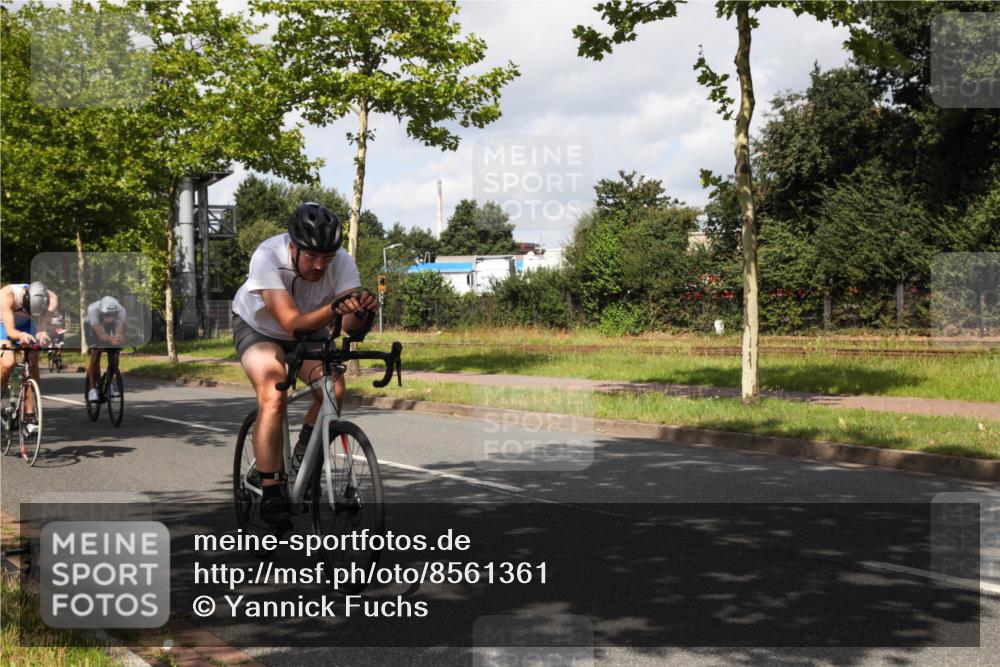 10.08.2025 - GEWOBA Citytriathlon Bremen Yannick Fuchs http://msf.ph/oto/8561361 10.08.2025 12:15:50 Radfahren 600, 626, 641, 682, 686, 707, 715, 824, 836, 839, 840, 859, 891, 1016, 1022 meine-sportfotos.de