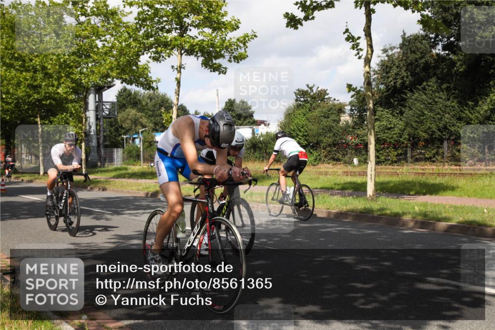 10.08.2025 - GEWOBA Citytriathlon Bremen Yannick Fuchs http://msf.ph/oto/8561365 10.08.2025 12:15:51 Radfahren 600, 626, 641, 682, 686, 707, 715, 824, 836, 839, 840, 859, 891, 1016, 1022 meine-sportfotos.de