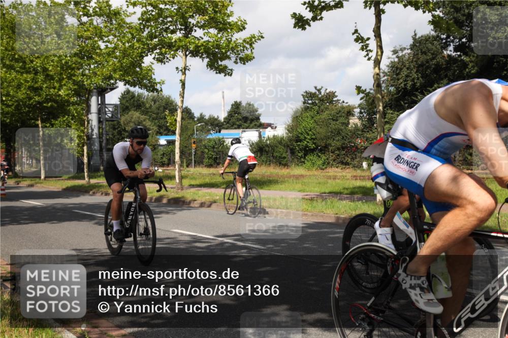 10.08.2025 - GEWOBA Citytriathlon Bremen Yannick Fuchs http://msf.ph/oto/8561366 10.08.2025 12:15:51 Radfahren 600, 626, 641, 682, 686, 707, 715, 824, 836, 839, 840, 859, 891, 1016, 1022 meine-sportfotos.de
