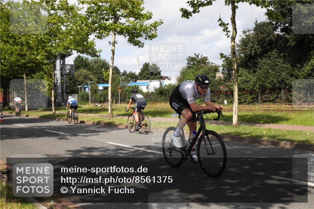 10.08.2025 - GEWOBA Citytriathlon Bremen Yannick Fuchs http://msf.ph/oto/8561375 10.08.2025 12:15:54 Radfahren 600, 626, 654, 682, 686, 707, 715, 824, 836, 839, 840, 859, 891, 1016, 1022 meine-sportfotos.de