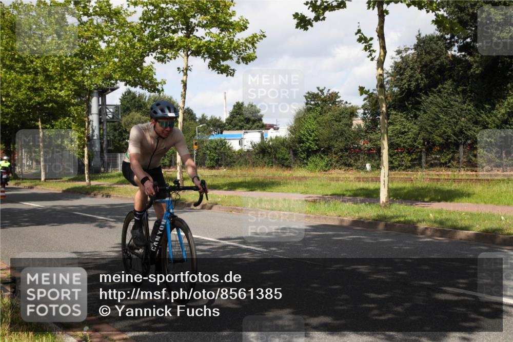 10.08.2025 - GEWOBA Citytriathlon Bremen Yannick Fuchs http://msf.ph/oto/8561385 10.08.2025 12:16:00 Radfahren 600, 654, 682, 686, 707, 715, 824, 836, 839, 840, 859, 891, 1016, 1022 meine-sportfotos.de