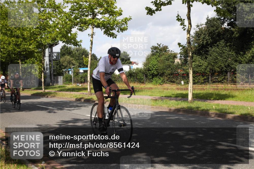 10.08.2025 - GEWOBA Citytriathlon Bremen Yannick Fuchs http://msf.ph/oto/8561424 10.08.2025 12:16:45 Radfahren 567, 742, 768, 783, 822, 843, 902, 915, 1010, 1035, 1039 meine-sportfotos.de