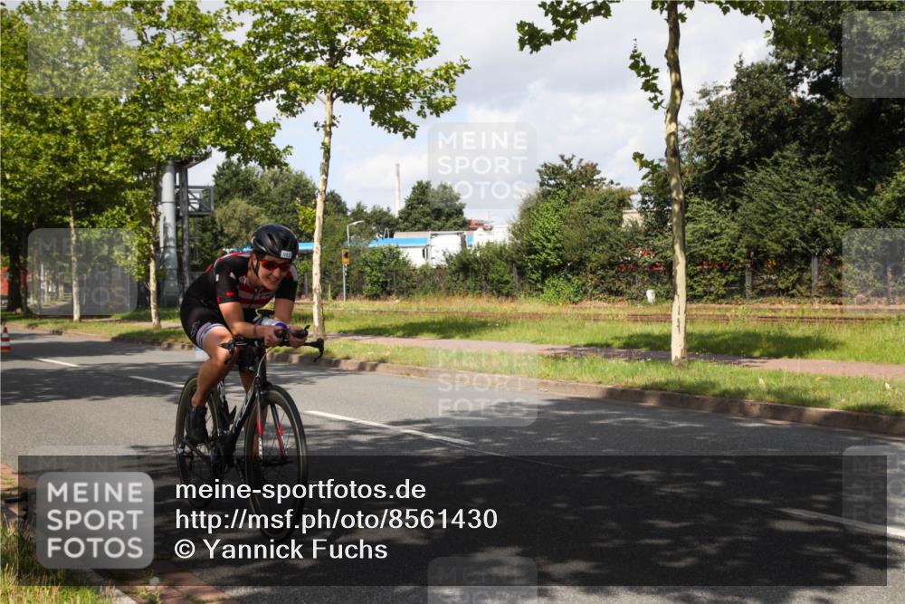 10.08.2025 - GEWOBA Citytriathlon Bremen Yannick Fuchs http://msf.ph/oto/8561430 10.08.2025 12:16:48 Radfahren 567, 742, 783, 822, 843, 877, 902, 915, 1010, 1035, 1039 meine-sportfotos.de