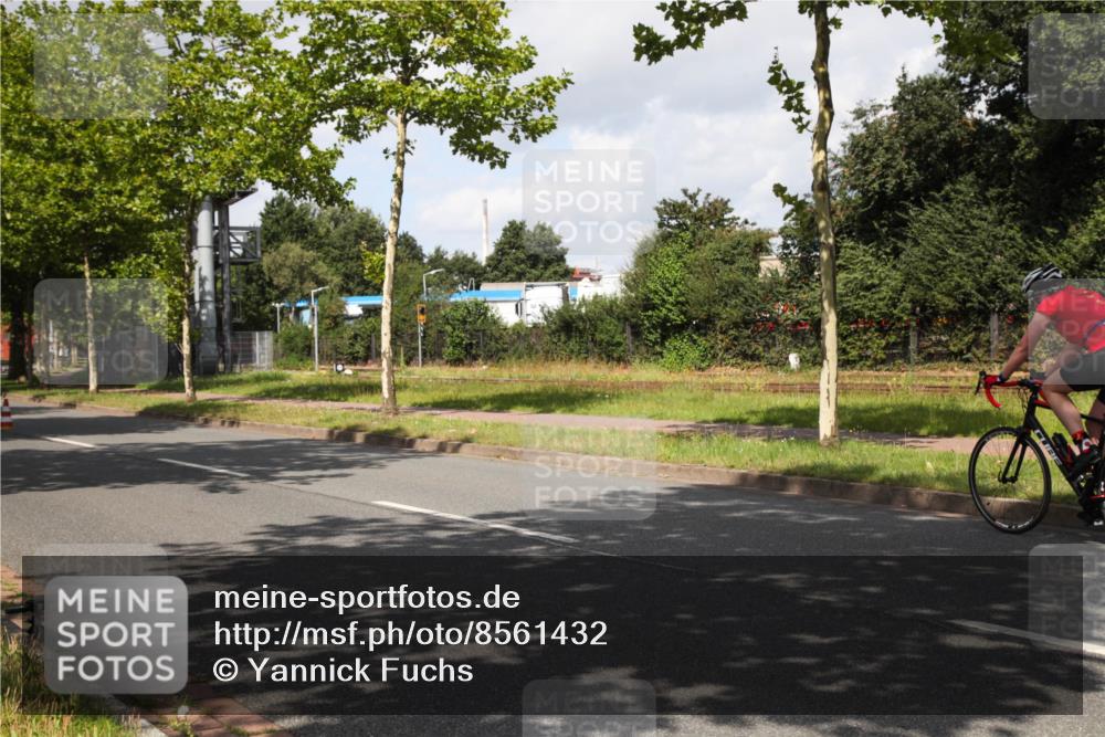 10.08.2025 - GEWOBA Citytriathlon Bremen Yannick Fuchs http://msf.ph/oto/8561432 10.08.2025 12:16:49 Radfahren 567, 742, 783, 822, 843, 877, 902, 915, 1010, 1035, 1039 meine-sportfotos.de