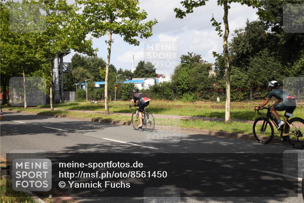 10.08.2025 - GEWOBA Citytriathlon Bremen Yannick Fuchs http://msf.ph/oto/8561450 10.08.2025 12:17:03 Radfahren 822, 877, 956, 1010, 1037 meine-sportfotos.de