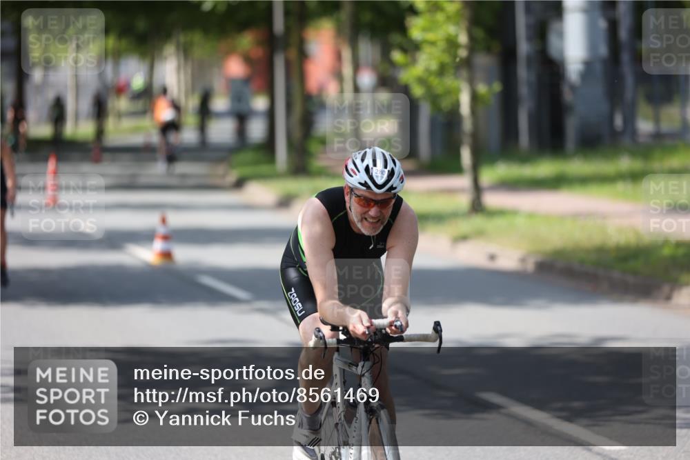 10.08.2025 - GEWOBA Citytriathlon Bremen Yannick Fuchs http://msf.ph/oto/8561469 10.08.2025 14:22:53 Radfahren 86, 89, 182, 204, 246, 252, 280, 288, 289, 297, 353, 427 meine-sportfotos.de