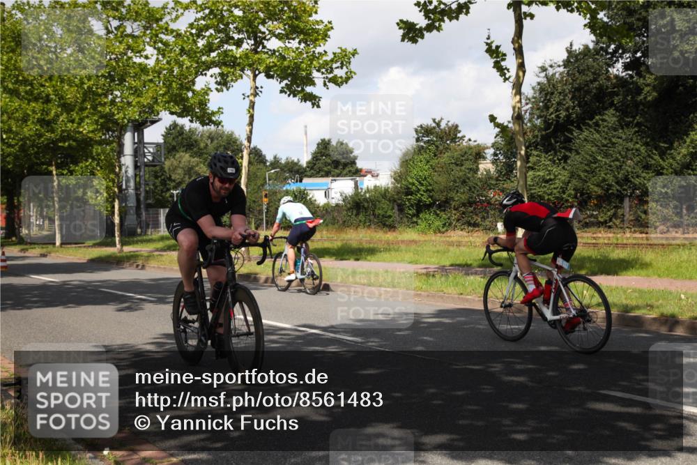 10.08.2025 - GEWOBA Citytriathlon Bremen Yannick Fuchs http://msf.ph/oto/8561483 10.08.2025 12:17:39 Radfahren 560, 566, 671, 766, 912, 1025 meine-sportfotos.de