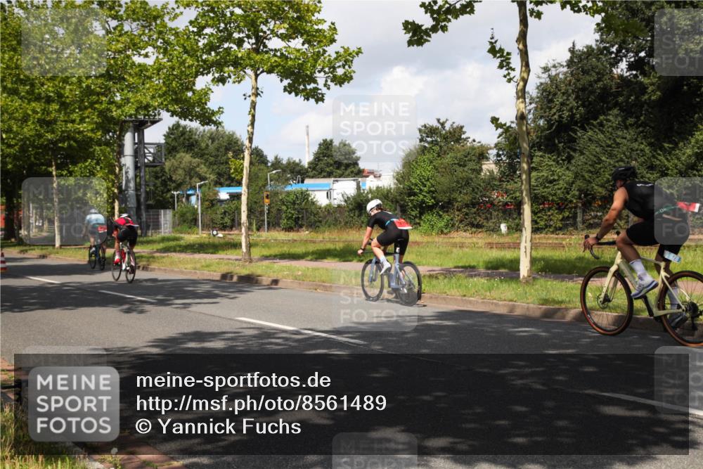 10.08.2025 - GEWOBA Citytriathlon Bremen Yannick Fuchs http://msf.ph/oto/8561489 10.08.2025 12:17:40 Radfahren 560, 566, 766, 912, 1025 meine-sportfotos.de