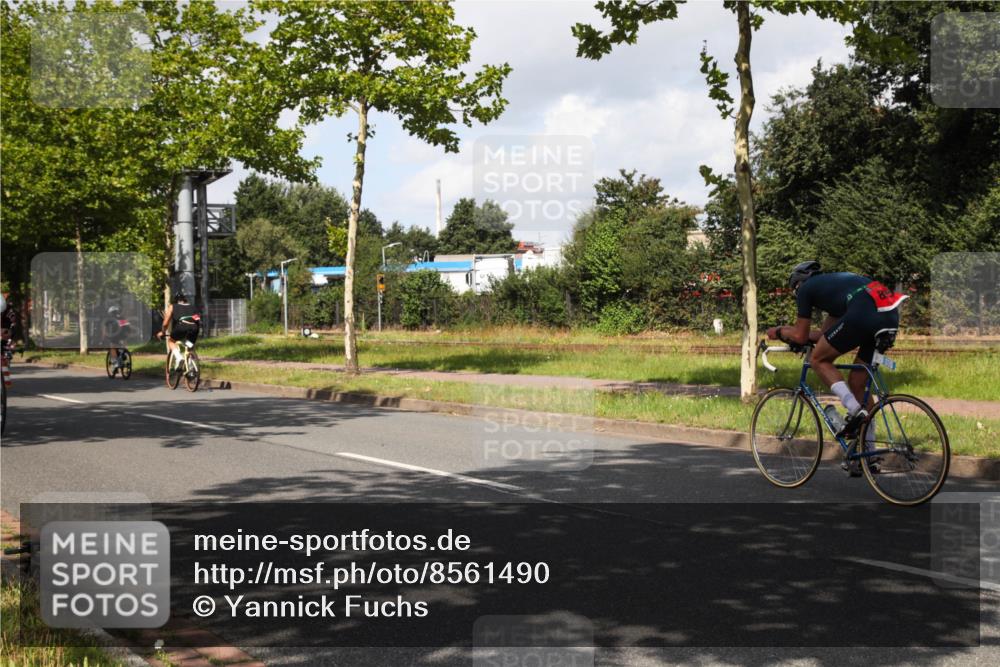 10.08.2025 - GEWOBA Citytriathlon Bremen Yannick Fuchs http://msf.ph/oto/8561490 10.08.2025 12:17:42 Radfahren 560, 566, 741, 765, 766, 912, 1025 meine-sportfotos.de