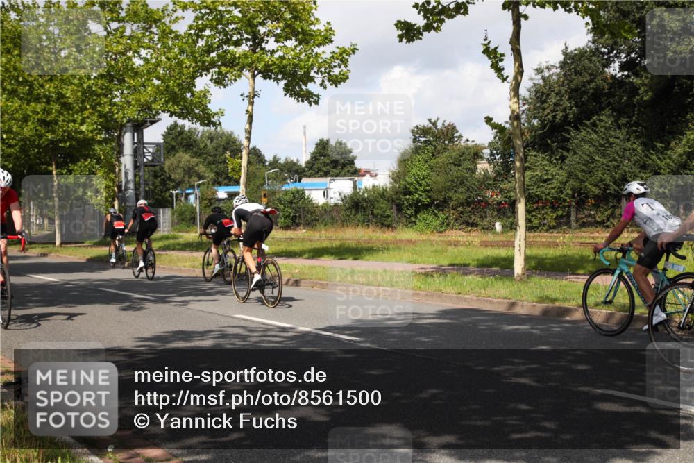 10.08.2025 - GEWOBA Citytriathlon Bremen Yannick Fuchs http://msf.ph/oto/8561500 10.08.2025 12:17:46 Radfahren 560, 566, 741, 765, 766, 933, 1025 meine-sportfotos.de