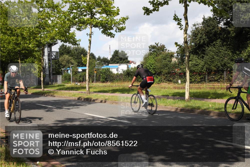 10.08.2025 - GEWOBA Citytriathlon Bremen Yannick Fuchs http://msf.ph/oto/8561522 10.08.2025 12:17:56 Radfahren 553, 560, 566, 741, 765, 794, 867, 933, 966, 977, 1025 meine-sportfotos.de