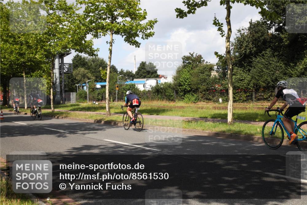 10.08.2025 - GEWOBA Citytriathlon Bremen Yannick Fuchs http://msf.ph/oto/8561530 10.08.2025 12:17:59 Radfahren 553, 560, 566, 582, 741, 765, 794, 833, 867, 933, 966, 977 meine-sportfotos.de