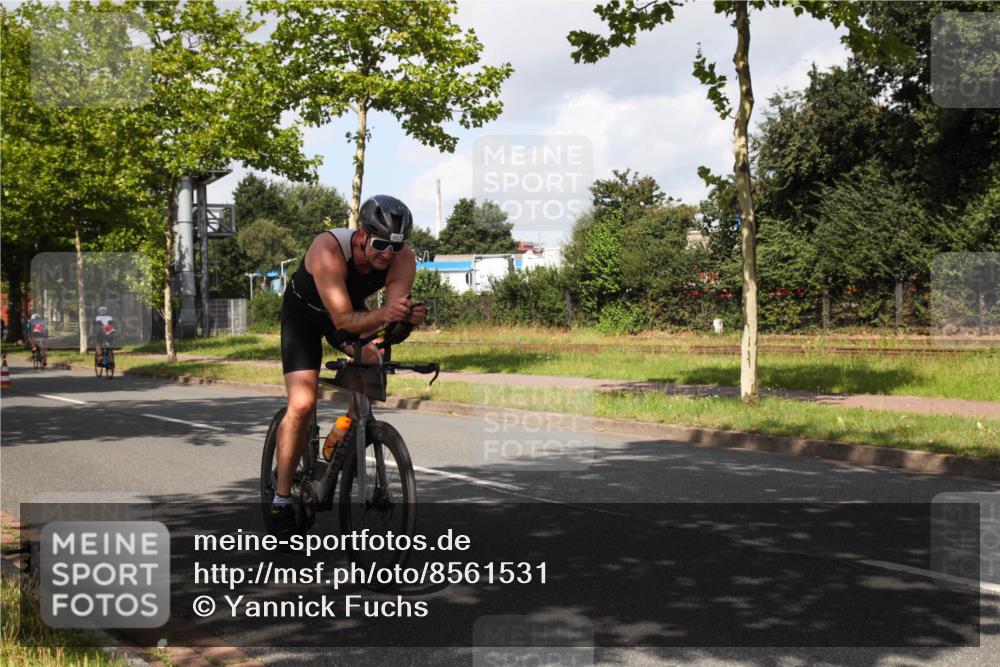 10.08.2025 - GEWOBA Citytriathlon Bremen Yannick Fuchs http://msf.ph/oto/8561531 10.08.2025 12:18:02 Radfahren 553, 560, 579, 582, 741, 765, 794, 833, 867, 933, 966, 977 meine-sportfotos.de