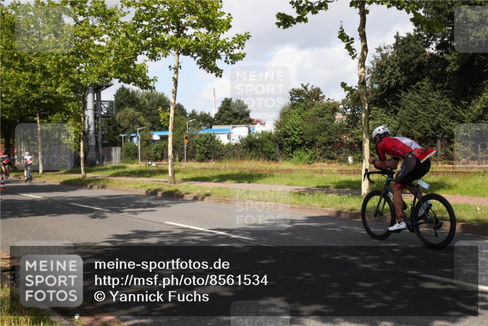 10.08.2025 - GEWOBA Citytriathlon Bremen Yannick Fuchs http://msf.ph/oto/8561534 10.08.2025 12:18:03 Radfahren 553, 560, 579, 582, 741, 765, 794, 833, 867, 933, 966, 977 meine-sportfotos.de