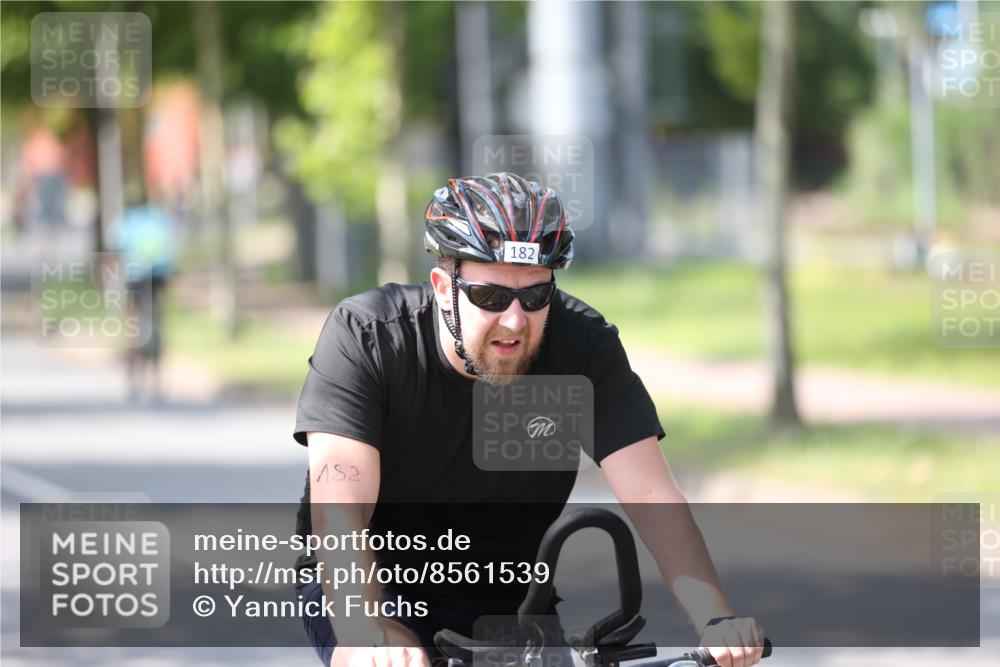 10.08.2025 - GEWOBA Citytriathlon Bremen Yannick Fuchs http://msf.ph/oto/8561539 10.08.2025 14:23:03 Radfahren 89, 163, 182, 209, 222, 246, 249, 252, 280, 288, 289, 353, 423, 427, 431, 480 meine-sportfotos.de