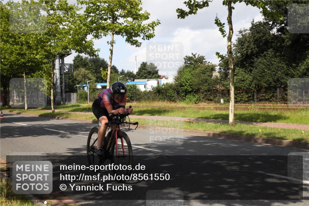 10.08.2025 - GEWOBA Citytriathlon Bremen Yannick Fuchs http://msf.ph/oto/8561550 10.08.2025 12:18:17 Radfahren 553, 579, 582, 637, 680, 763, 794, 833, 914, 966, 973, 977 meine-sportfotos.de
