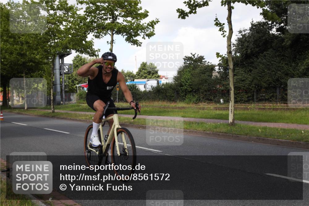 10.08.2025 - GEWOBA Citytriathlon Bremen Yannick Fuchs http://msf.ph/oto/8561572 10.08.2025 12:18:35 Radfahren 584, 637, 642, 652, 678, 680, 759, 763, 781, 855, 919, 973, 1015, 1018, 1029 meine-sportfotos.de