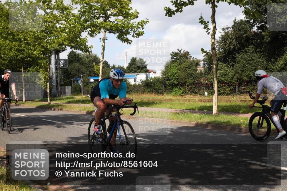 10.08.2025 - GEWOBA Citytriathlon Bremen Yannick Fuchs http://msf.ph/oto/8561604 10.08.2025 12:18:54 Radfahren 556, 642, 652, 789, 790, 825, 853, 978, 982, 1015, 1018 meine-sportfotos.de