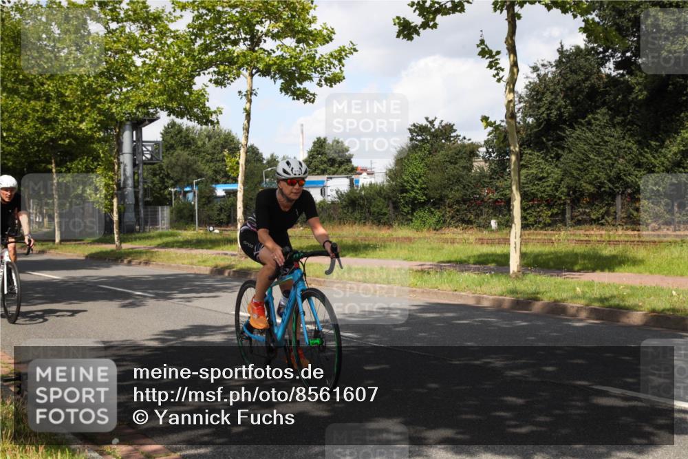 10.08.2025 - GEWOBA Citytriathlon Bremen Yannick Fuchs http://msf.ph/oto/8561607 10.08.2025 12:18:58 Radfahren 556, 789, 790, 825, 853, 978, 982, 1018 meine-sportfotos.de